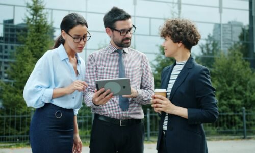 Gestão Híbrida: Liderando Humanos e IAs com Sucesso