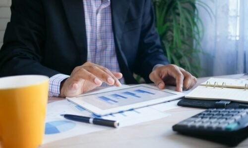 Agentes multitarefa vs. agentes especializados: Qual traz mais produtividade?